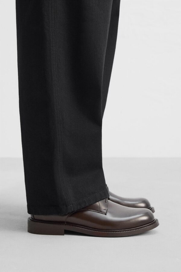 CHAUSSURES EN CUIR HABILLÉES – Image 5
